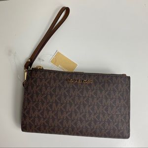 MICHAEL KORS BROWN TRAVEL LARGE DOUBLEZIP WRISTLET